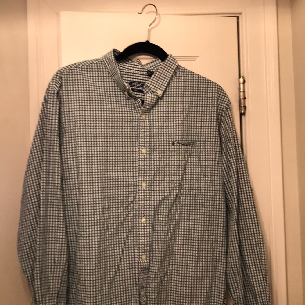 Mens button down long-sleeve shirt